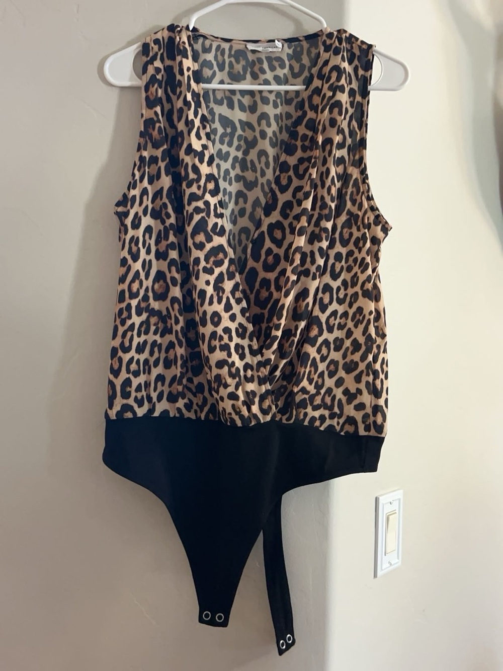 Good American Leopard Print Draped V-Neck Bodysuit in Tan & Black